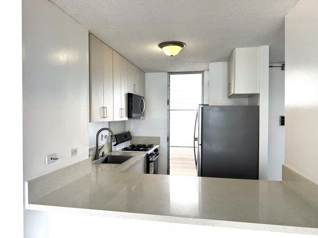 Building Photo - Plumeria Hale - Renovated two bedroom, one bath, two parking stalls Unit 1804