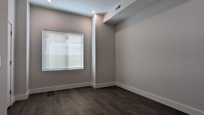 Photo - 2443 N Marshall St Unit 2