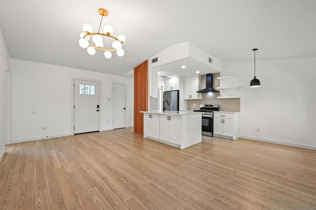 Building Photo - 2313 Lakehurst Dr