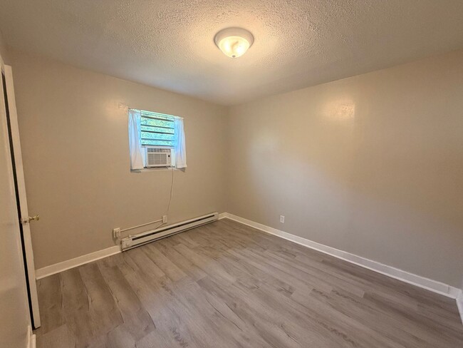Photo - 812 Douglas Dr Unit B