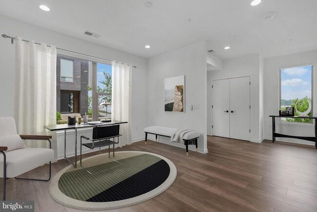 Photo - 3212 Evergreen Walk