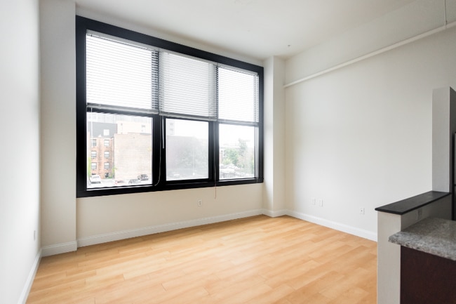 Photo - 4600 Woodward Ave Unit 404