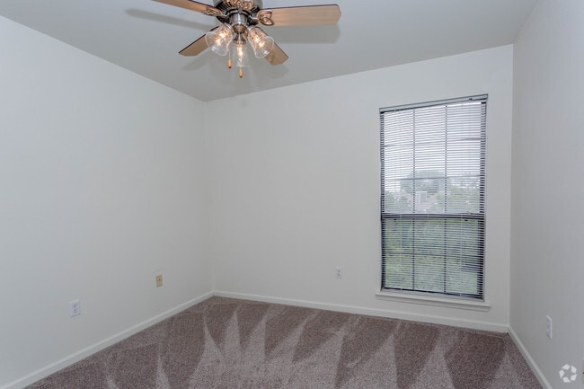 2BR, 1BA - Bradford