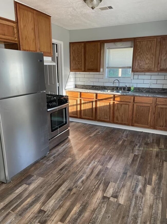 Photo - 708 Maxwell St NW