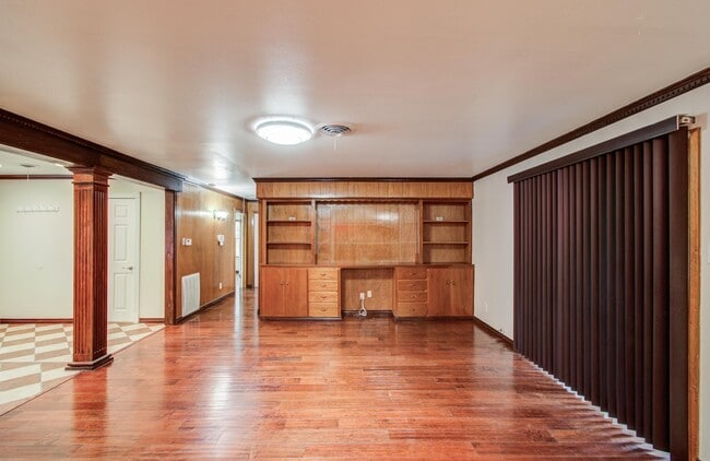 Photo - 1722 Front St