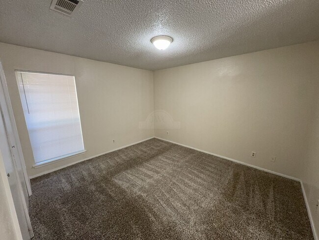 1209 Wales Dr Unidad 1209 Wales Dr Unit D (S8)