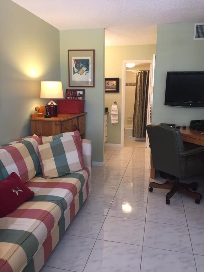 Photo - 1239 Hillsboro Mile Unit 201