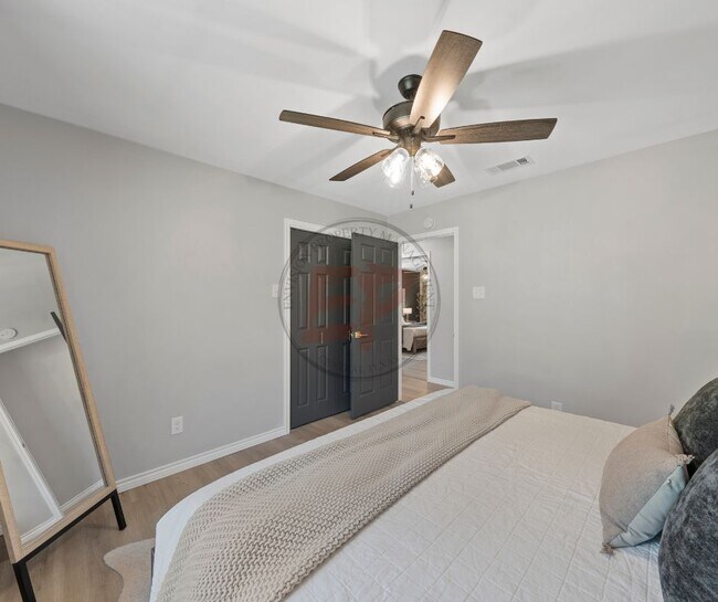 Photo - 1190 Greenwood Ln