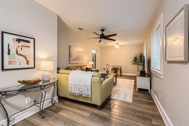 Photo - 6108 Calmar Cove