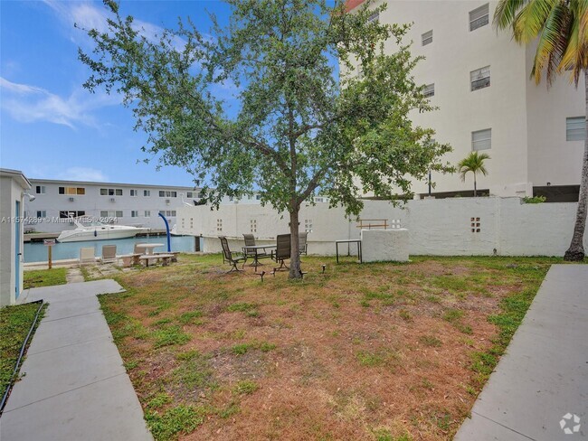 Building Photo - 7143 Bonita Dr Unit 1-4 Rental