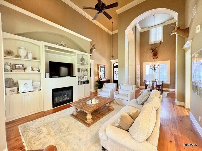 Photo - Southern Beauty with Golf Course View