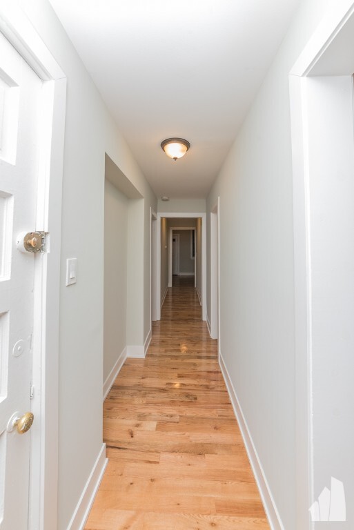 Photo - 627 W Oakdale Ave