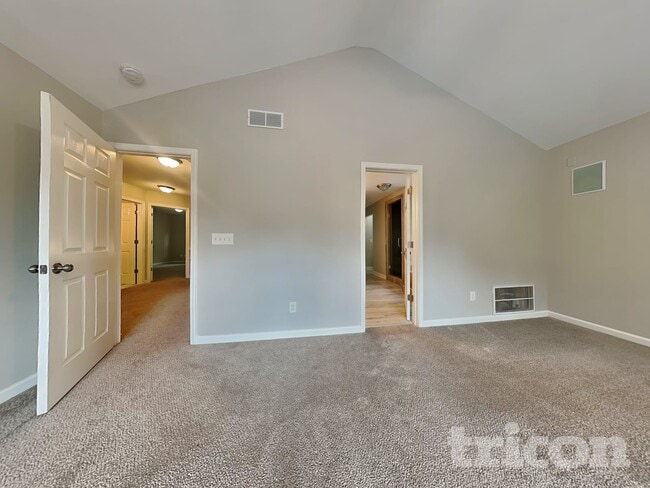 Photo - 2098 Clearvista Dr NW