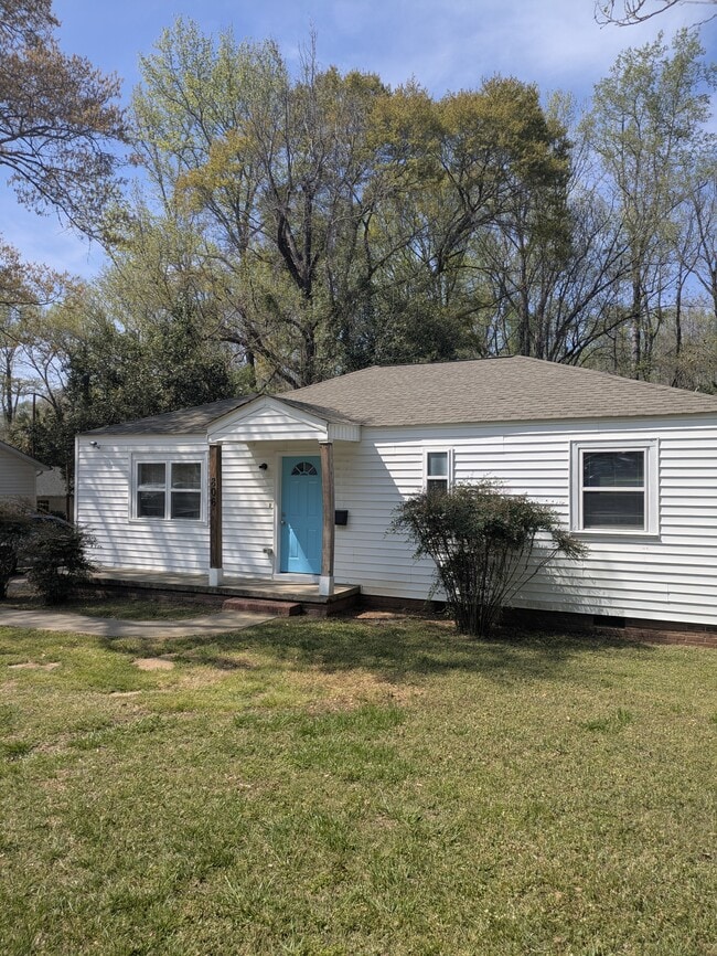 Photo - 806 N Woodland Dr