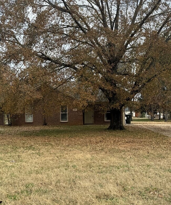 Building Photo - 127 Hedge Ln Unit 127 Hedge Ln - B2