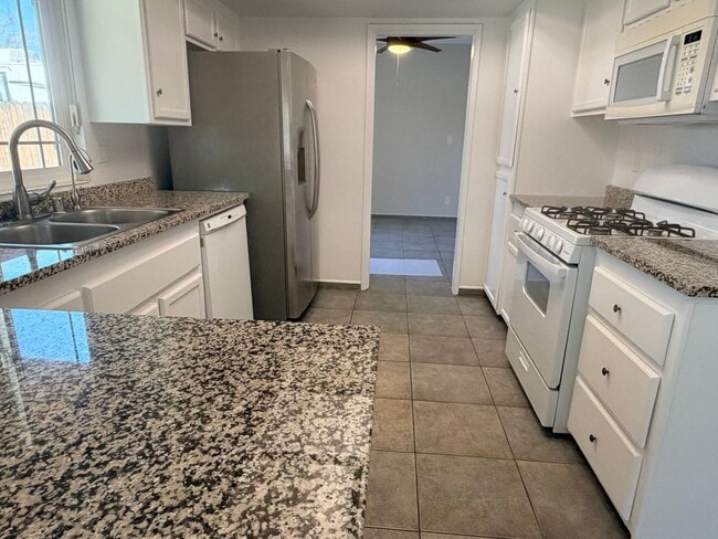 Photo - 3+2.5 Two Story in Tehachapi City