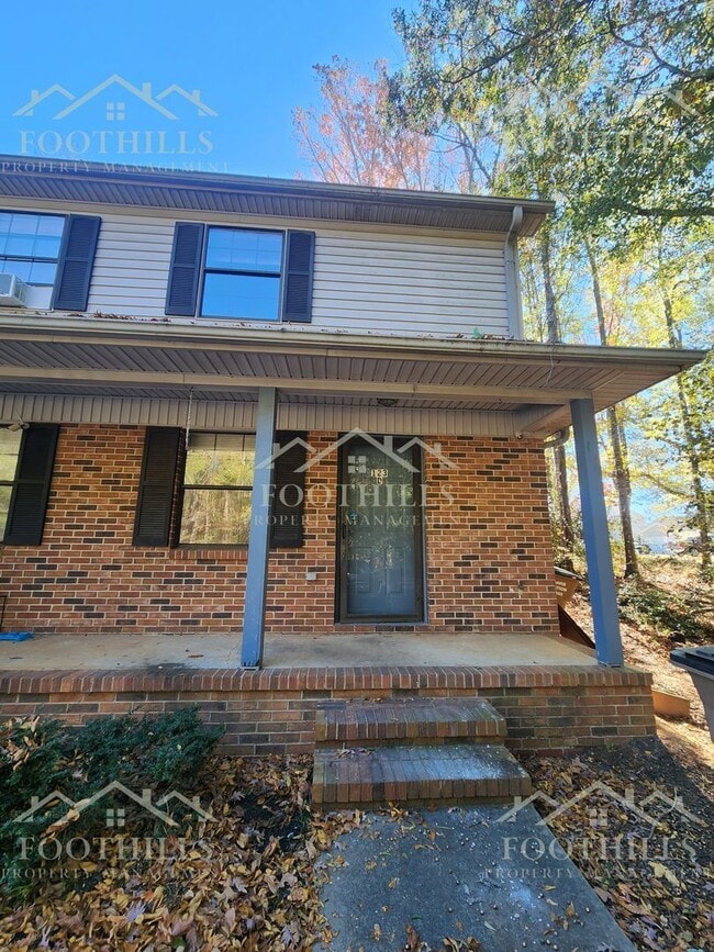 Building Photo - 123 Woodland Dr Unit D