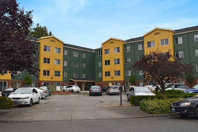 Cedar River Court Apartments - Cedar River Court Apartments