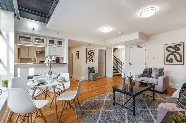 Photo - South Beach: Unfurnished 2-Story Condo nea... Unidad 1 Bluxome St. #301