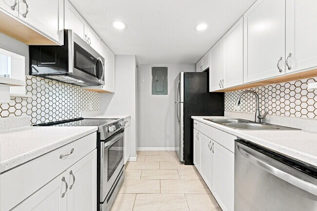 Photo - $1,540.95- 2 Bed, 2 Bath Updated Condo in Denver with In Unit Laundry and Community Amenities! Unit #W103