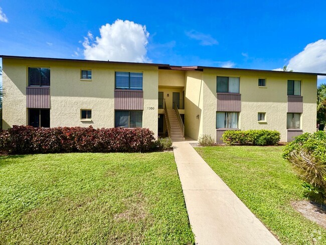 Building Photo - **SPRINGWOOD**2 BED / 2 BATH**NAPLES**ANNU... Rental