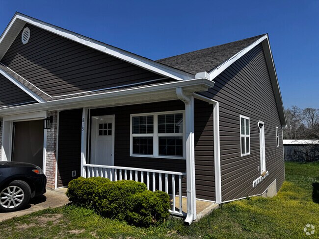 Building Photo - 815 Greenwood Dr Rental