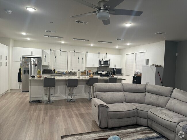 Building Photo - 5340 Calle Rockfish Unit 25 Rental
