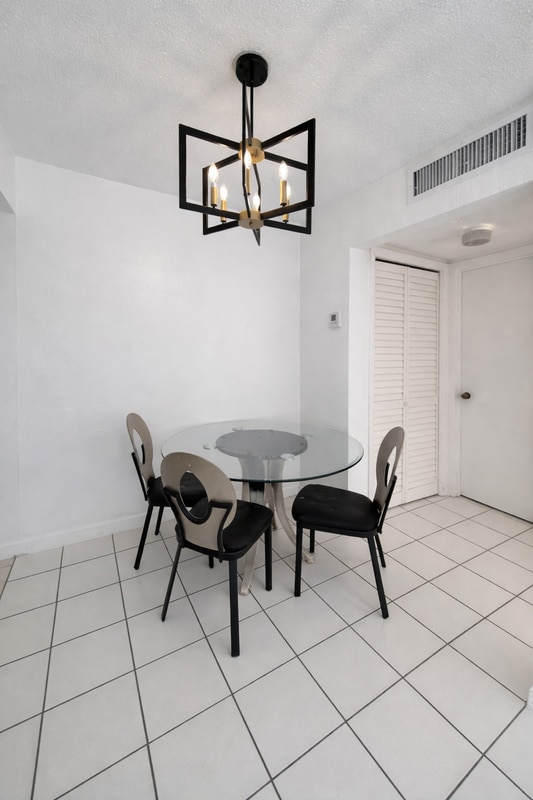 Photo - 623 NE 2nd St