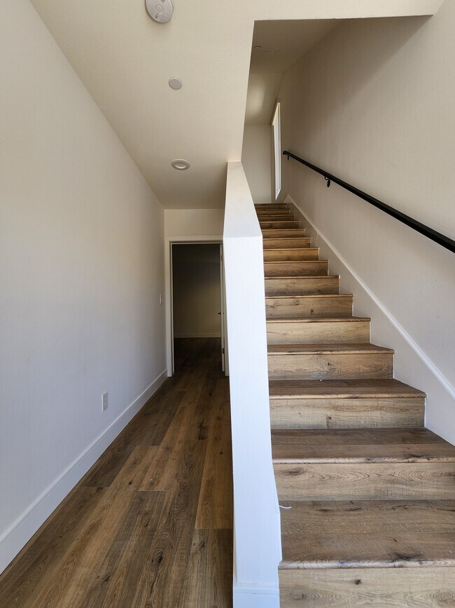 Photo - 543 N Kingsley Dr Apartamentos