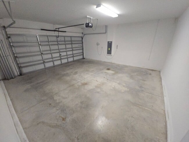 Photo - Gorgeous 5-Bedroom, 2.5-Bathroom Home in Riverview