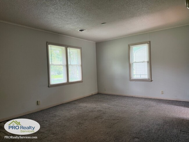Photo - 2 Bedroom Home with a Large Fenced in Yard
