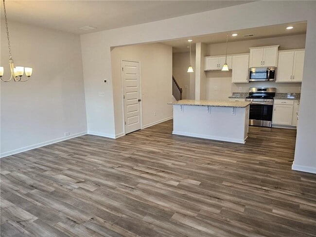 Photo - 256 Dupont Dr