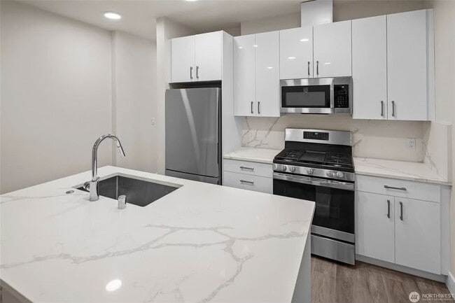 Photo - 1709 Harbor Ave SW Unit 302