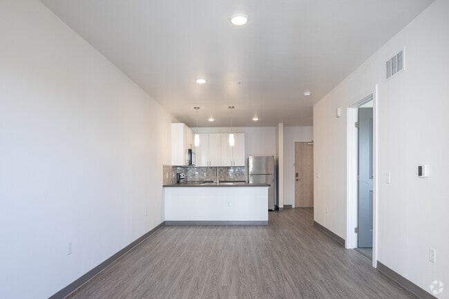 1BR, 1BA - 715SF