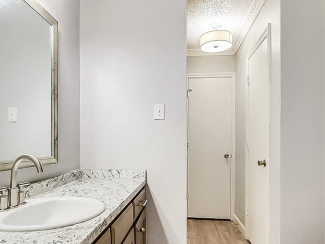 Building Photo - 2324 Kingsford Ct