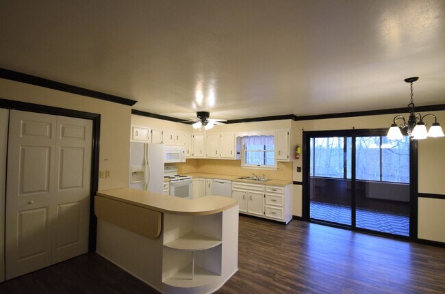 Photo - Brick Townhome in Park Forest!