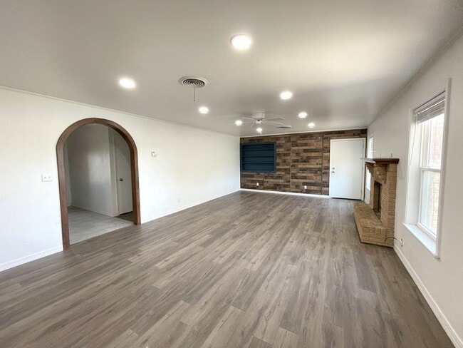 Photo - Country Home (Allows Horses)