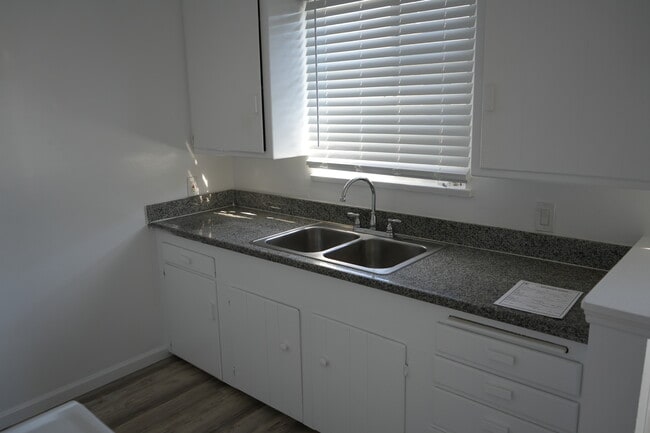 Photo - 11622 1/2 Chandler Blvd