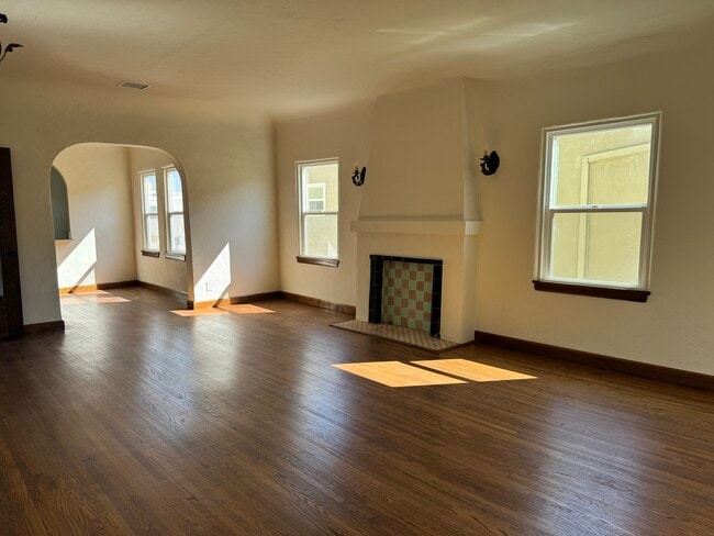 Photo - 458 N Genesee Ave Unit 458 half