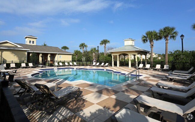 Pool - Lakewood Pointe