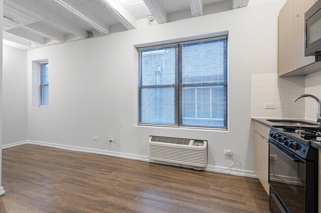 Photo - 5718 N Winthrop Ave Unit 211