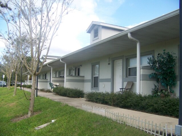 Photo - 301 S Cedar Ave Apartments