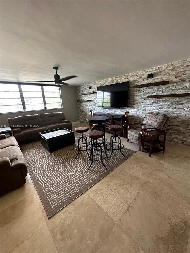 Photo - 1811 Jefferson St Unidad 310