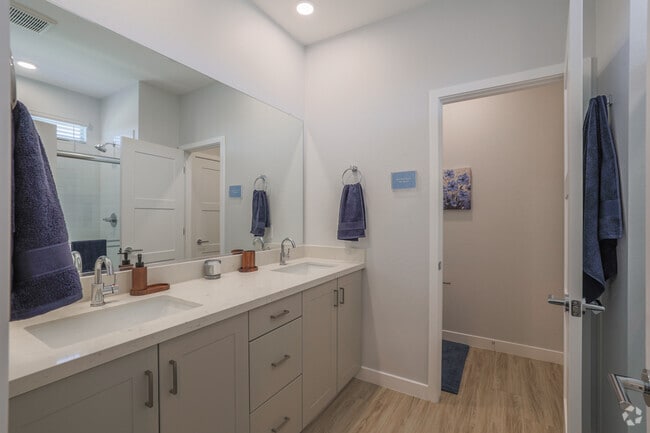 3BR, 2.5BA - 1,814SF - Primary Bathroom