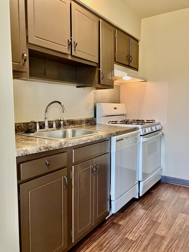 Kitchen View 2 - 2910 Gardentown Dr SW Unit 9