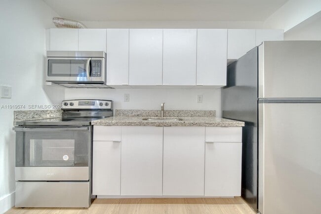 Building Photo - 1927 NW 20th Ave Unit 1