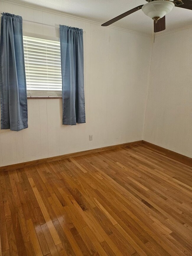 Photo - Madisonvile 37354 - 3 bedroom 2 bath - call Karen Robertson  865-454-7626
