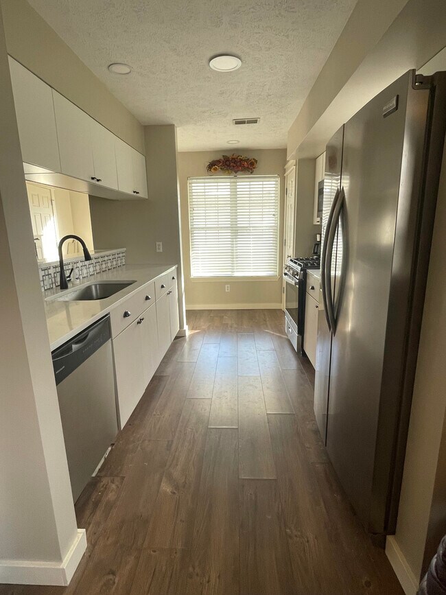 Todos los electrodomésticos incluidos - 7014 S Cannon Place Dr Unidad 7014 S Cannon Place