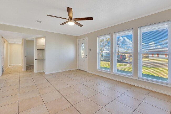 Photo - 3704 Travis Ave