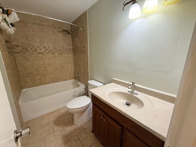Photo - 4 Bedroom 2 1/2 Bath Plus Office Near 151 ...